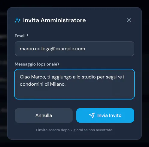 Finestra Invita Amministratore con l'email marco.collega@example.com e un messaggio facoltativo, prima di Invia Invito